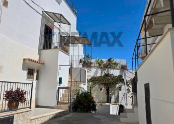 Edificio all\'aperto - Appartamento Via Vescovado
 
26, Vieste - foto 2