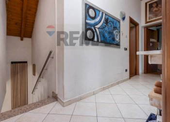 Hall / corridoio - Villa Via dei Narcisi
 
1, Castelletto Sopra Ticino - foto 10