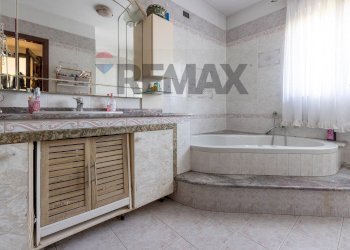 Bagno - Villa Via dei Narcisi
 
1, Castelletto Sopra Ticino - foto 13