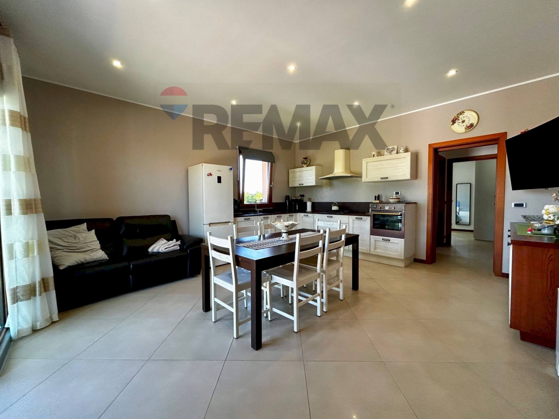 Sala da pranzo - Villa a Schiera Via Montello
124, Visco - foto 3