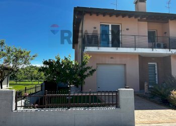 Casa all\'aperto - Villa a Schiera Via Montello
124, Visco - foto 2