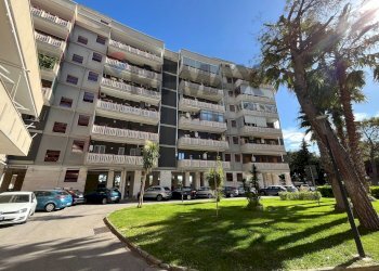 Edificio all\'aperto - Quadrilocale via Camillo Rosalba
 
46F, Bari - foto 3