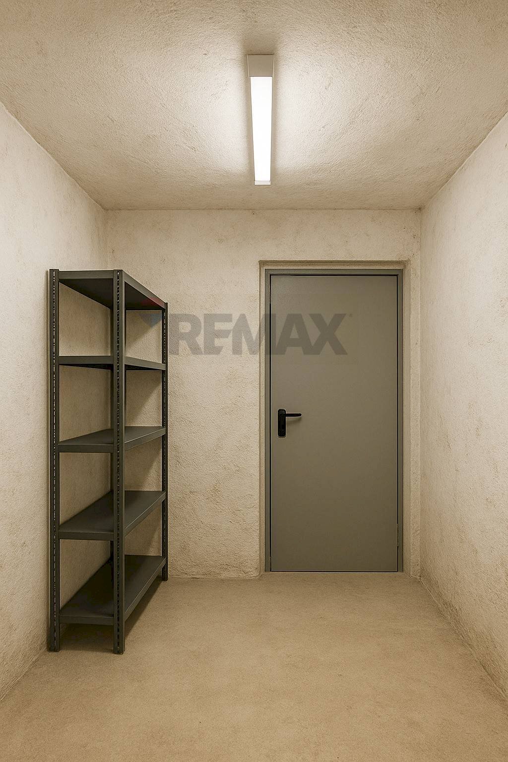 Hall / corridoio - Cellar / Attic Via Luca De Samuele Cagnazzi
 
16/18, Bari - photo 1