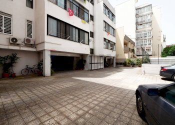 Edificio all\'aperto - Cantina / Solaio Via Luca De Samuele Cagnazzi
 
16/18, Bari - foto 6