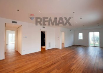 Stanza vuota - Villa Strada Torrebella
 
6, Bari - foto 5