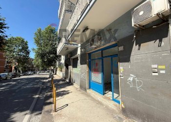 Edificio all\'aperto - Locale Commerciale Napoli - foto 2