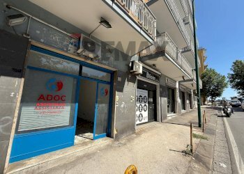 Edificio all\'aperto - Locale Commerciale Napoli - foto 3