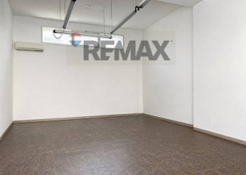 Stanza vuota - Commercial Premises Via Colomba Antonietti
16A, Cagliari - photo 2
