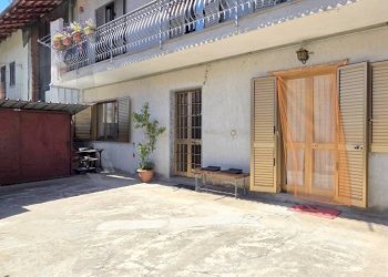 Cortile interno - Casa indipendente via Rondissone, 17, Mazzè - foto 4