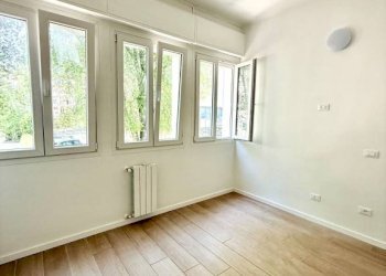 Cabina armadio - Two-room apartment via Monte Ortigara, Brescia - photo 17