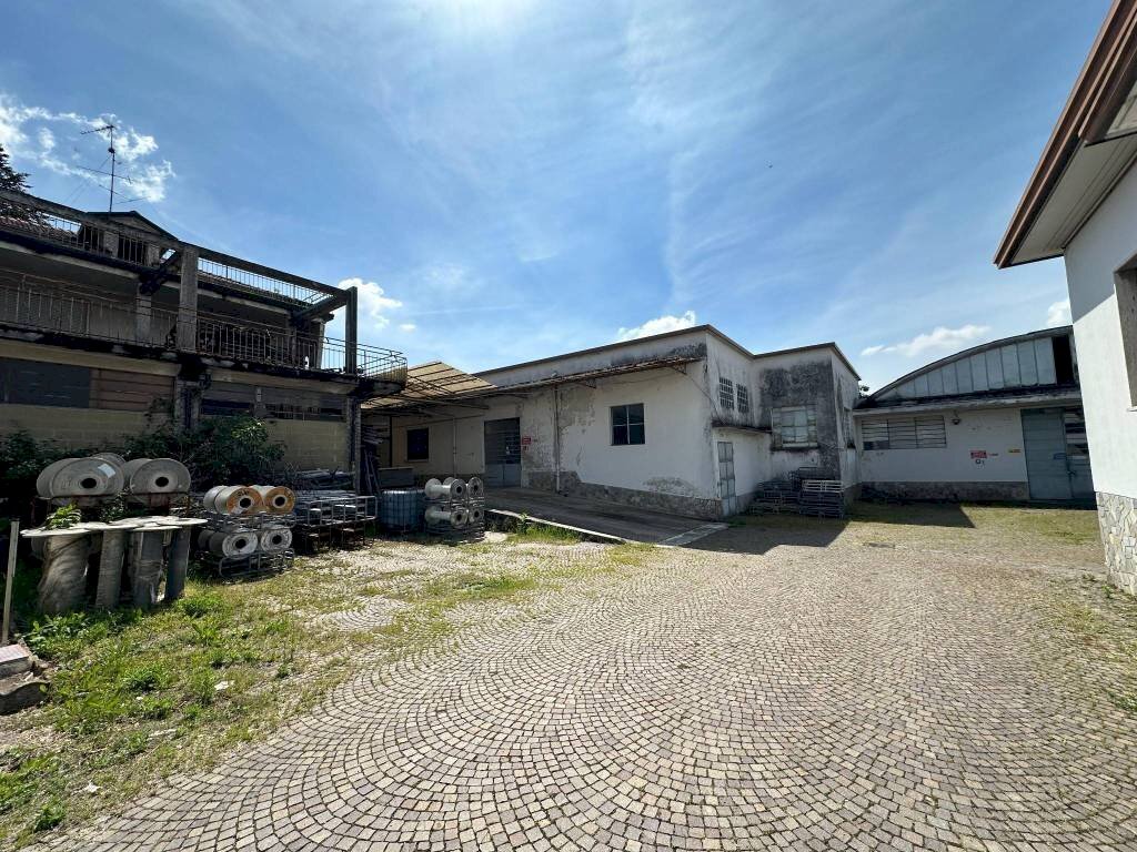 Cortile interno - Stabile - Palazzo via San Giovanni Bosco, 5, Cassano Magnago - foto 1