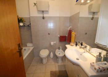 Bagno - Trilocale via Evasio Montanella, Genova (zona Prà) - foto 15