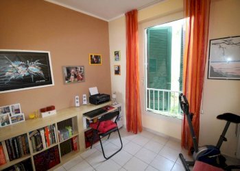 Camera da letto - Trilocale via Evasio Montanella, Genova (zona Prà) - foto 24