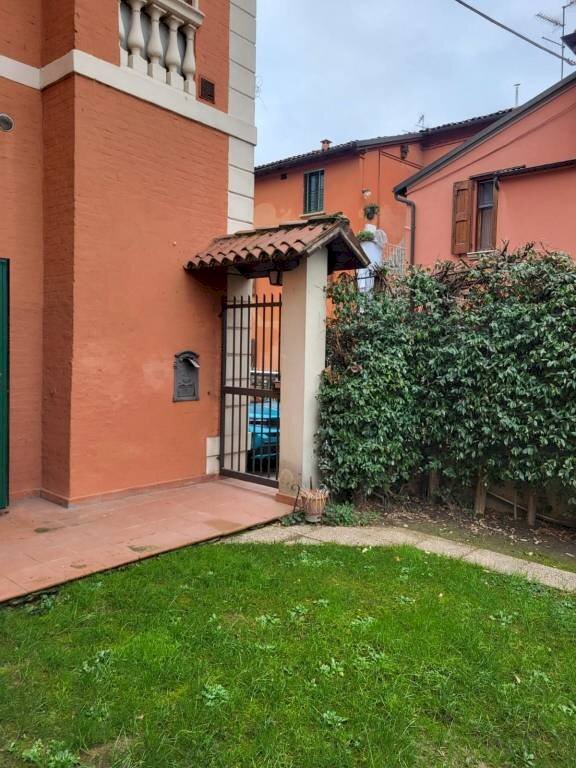Giardino - Four-room apartment via Emilia Ponente, 322, Bologna (neighborhood Borgo Panigale) - photo 1