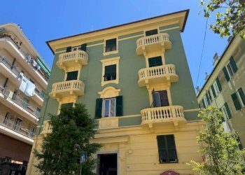 Facciata - Trilocale viale Carlo Canepa, 13, Genova (zona Sestri Ponente) - foto 1