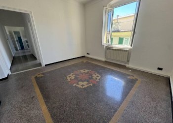 Soggiorno - Trilocale viale Carlo Canepa, 13, Genova (zona Sestri Ponente) - foto 8