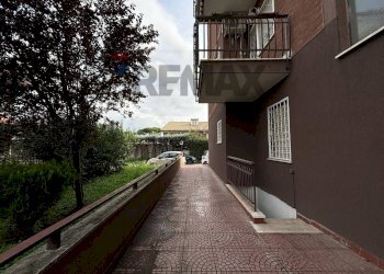 Edificio all\'aperto - Bilocale Via Anagnina
 
331, Roma - foto 1
