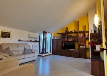 Salone - Appartamento via Bodina, 44, Cuneo (zona Donatello) - foto 2