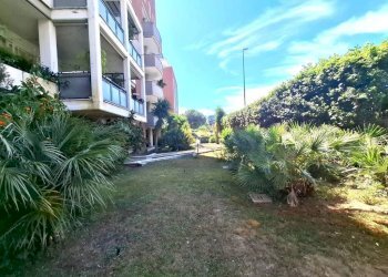 Giardino - Bilocale via Durban, 20, Roma (zona Torrino) - foto 32
