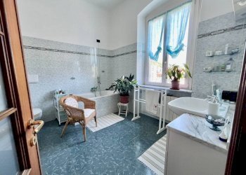 Bagno - Appartamento via Francesco Ravaschio, 109, Genova (zona Sestri Ponente) - foto 18