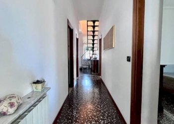Corridoio - Appartamento via Francesco Ravaschio, 109, Genova (zona Sestri Ponente) - foto 23