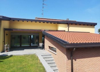 Facciata - Villa via Monte Rosa, Buguggiate - foto 7