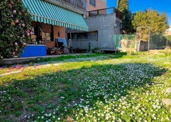 Giardino - Appartamento via Filippo Barigioni, Roma (zona Villaggio Azzurro) - foto 1