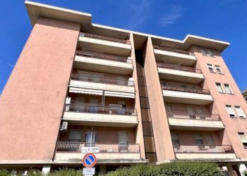 Two-room apartment Via Carrel, Aosta - photo 1
