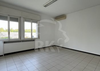 IMG_0504.jpg - Office Via Alfieri Maserati 3, Bologna (neighborhood San Donato) - photo 3