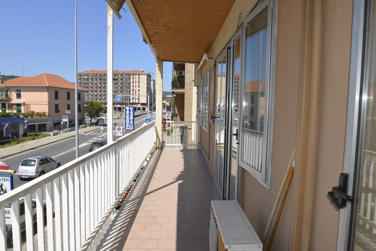 RIF 870-11 - Three-room apartment Via Aurelia 7, Vado Ligure - photo 1