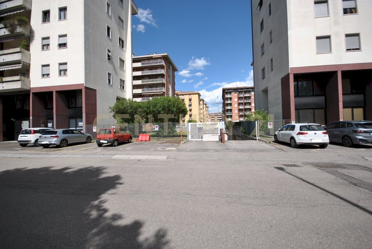 esterno (1).jpg - Ufficio Via Adriano Cristofoli 40, Verona (zona Borgo Milano) - foto 1