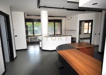 stanza completa di arredo (3).jpg - Ufficio Via Adriano Cristofoli 40, Verona (zona Borgo Milano) - foto 11