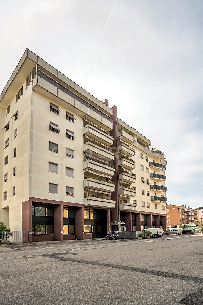 FOTO004 - Ufficio Via Adriano Cristofoli 40, Verona (zona Borgo Milano) - foto 1