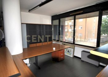 stanza completa di arredo (2).jpg - Ufficio Via Adriano Cristofoli 40, Verona (zona Borgo Milano) - foto 10