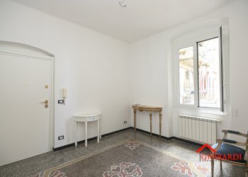 1.2 ingresso.jpg - Appartamento Genova (zona Sestri Ponente) - foto 4