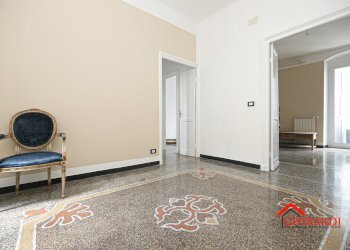 1.4 ingresso.jpg - Appartamento Genova (zona Sestri Ponente) - foto 6