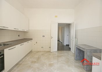 2.3 cucina.jpg - Appartamento Genova (zona Sestri Ponente) - foto 10