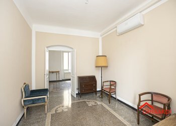 3.2 camera1.jpg - Appartamento Genova (zona Sestri Ponente) - foto 13