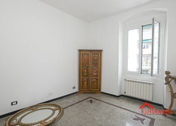 5.2 camera3.jpg - Appartamento Genova (zona Sestri Ponente) - foto 22