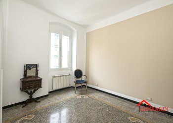 6.1 camera4.jpg - Appartamento Genova (zona Sestri Ponente) - foto 26