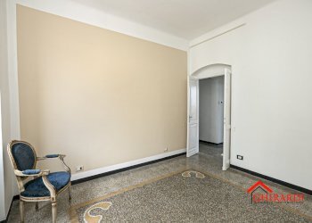 6.3 camera4.jpg - Appartamento Genova (zona Sestri Ponente) - foto 28