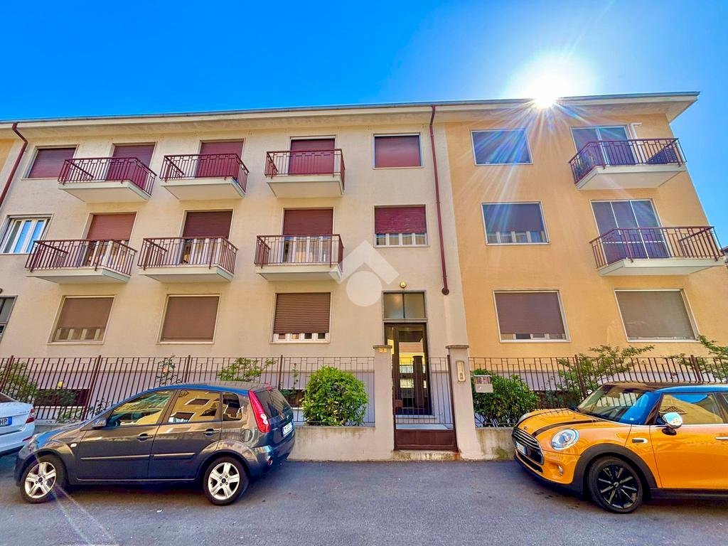 Three-room apartment Via Balzaretti, Novara - photo 1