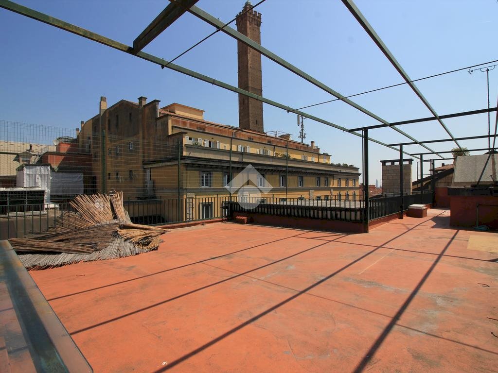 Attic Via Caprarie, Bologna - photo 2