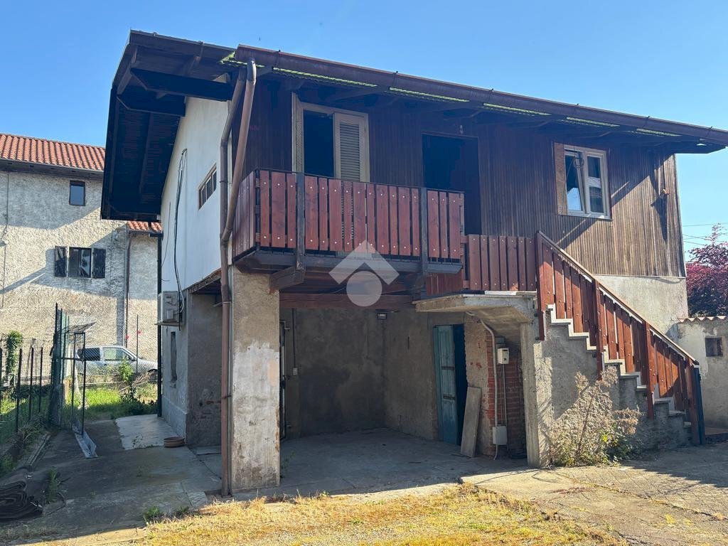 Casa indipendente Via santissima trinita', Varallo Pombia - foto 1