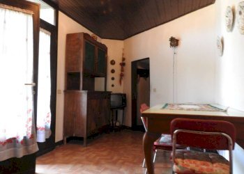 Portion of a house Calco - photo 16