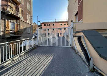 Box Via Domenico Oliva, Genova (neighborhood Sestri Ponente) - photo 3