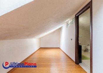 Attic Via Trottechien 55, 55, Aosta - photo 26