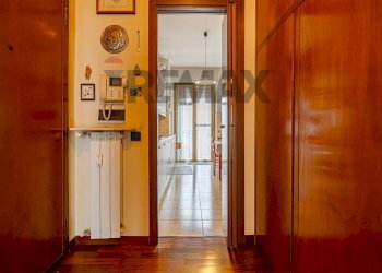 Hall / corridoio - Two-room apartment viale Rimembranze
 
5, Lainate - photo 9