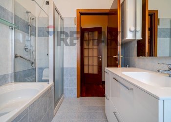 Bagno - Two-room apartment viale Rimembranze
 
5, Lainate - photo 15