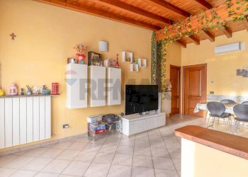 Soggiorno - Two-room apartment via Carabelli
22, Lainate - photo 7